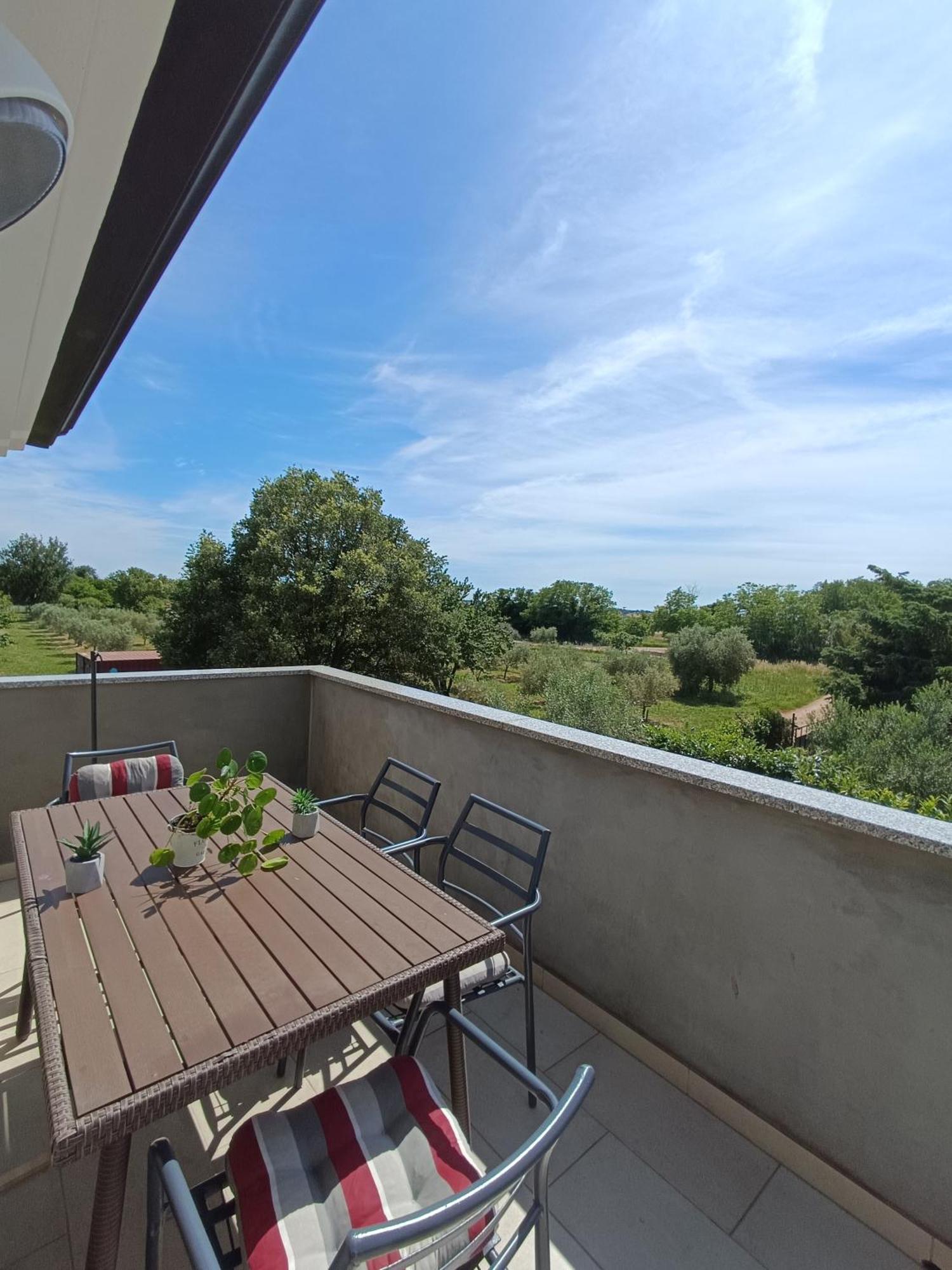 Apartman Ika Umag Exterior photo